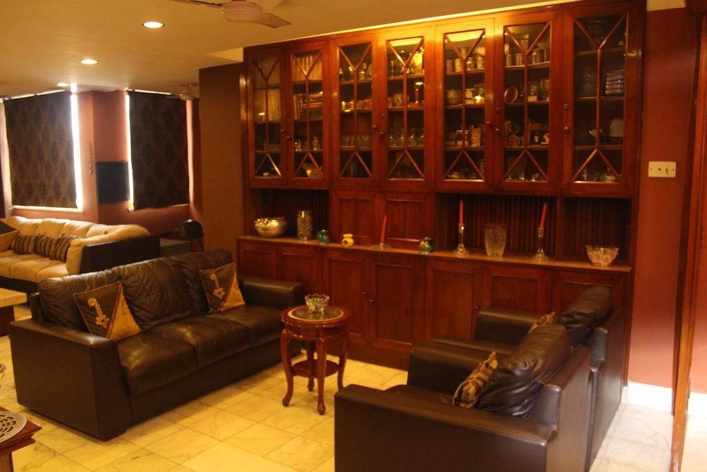Service Apartments, Park Street, Calcutta Экстерьер фото