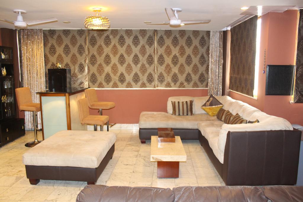 Service Apartments, Park Street, Calcutta Экстерьер фото